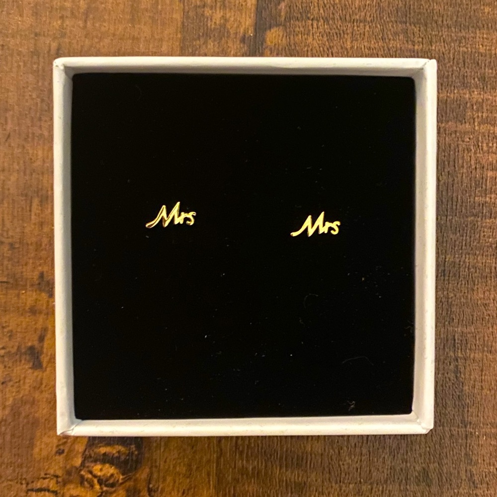 Mrs stud earrings brand new
